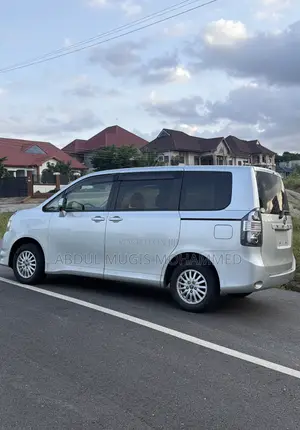 Toyota Voxy 2009 Silver