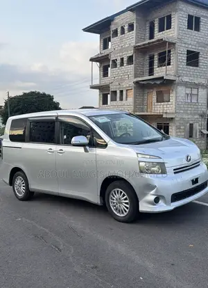 Toyota Voxy 2009 Silver