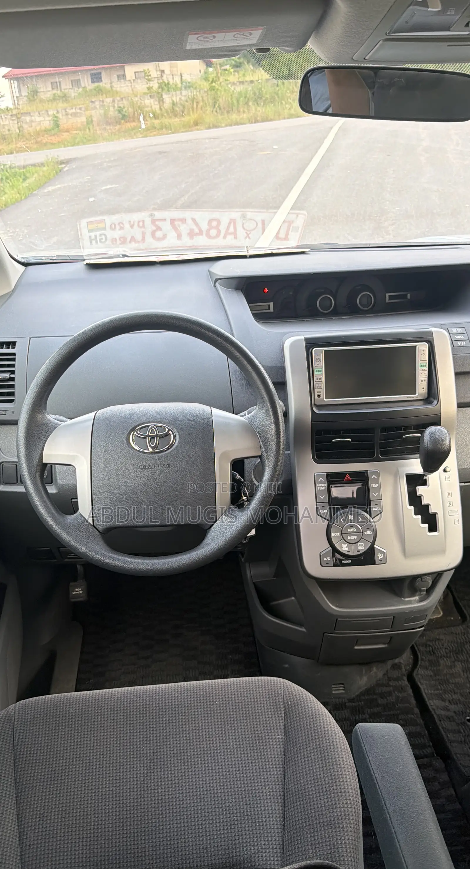 Toyota Voxy 2009 Silver