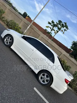 Toyota Corolla S Special Edition 4dr Sedan (1.8L 4cyl 4A) 2013 White