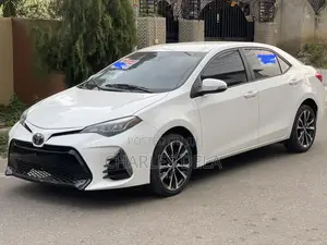 Toyota Corolla SE 4dr Sedan (1.8L 4cyl CVT) 2017 White