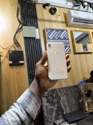 Apple iPhone XR 64 GB White