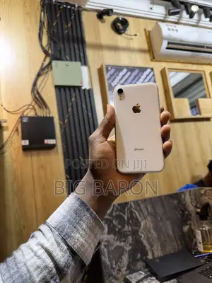 Apple iPhone XR 64 GB White