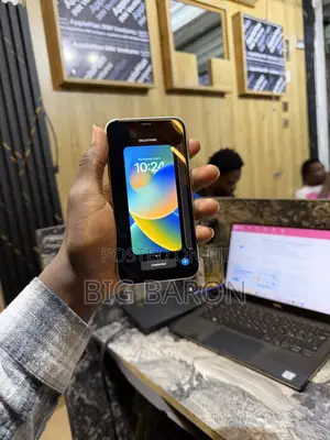 Apple iPhone XR 64 GB White