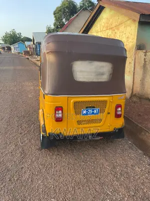Bajaj RE 2025 Yellow