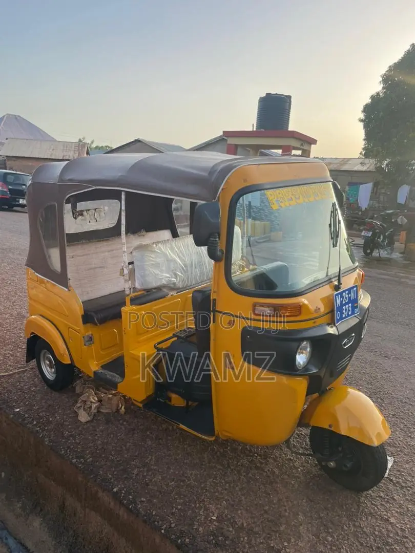 Bajaj RE 2025 Yellow