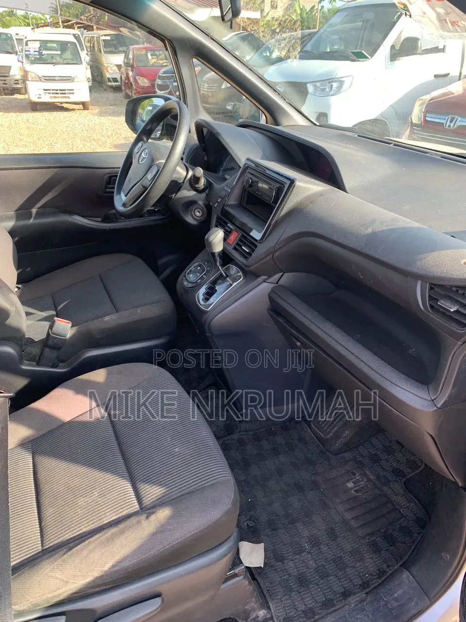 Toyota Voxy 2015 Silver