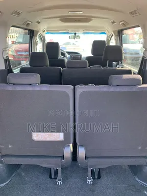 Toyota Voxy 2015 Silver