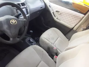 Toyota Vitz 2010 Red