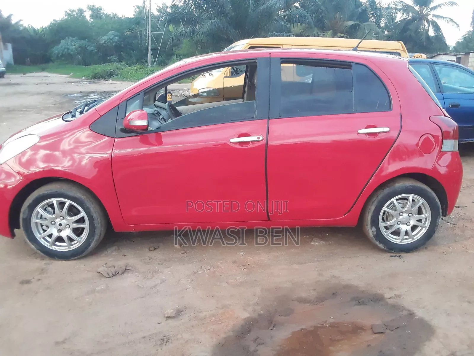 Toyota Vitz 2010 Red