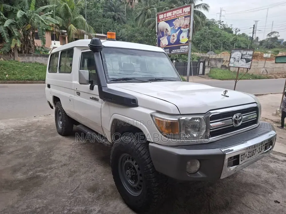 Toyota Land Cruiser 4.0 V6 STD 2011 White