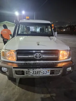 Toyota Land Cruiser 4.0 V6 STD 2011 White