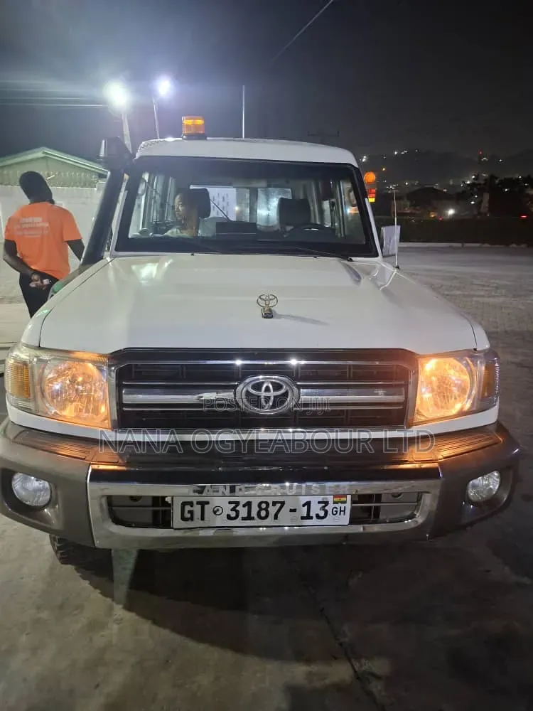 Toyota Land Cruiser 4.0 V6 STD 2011 White