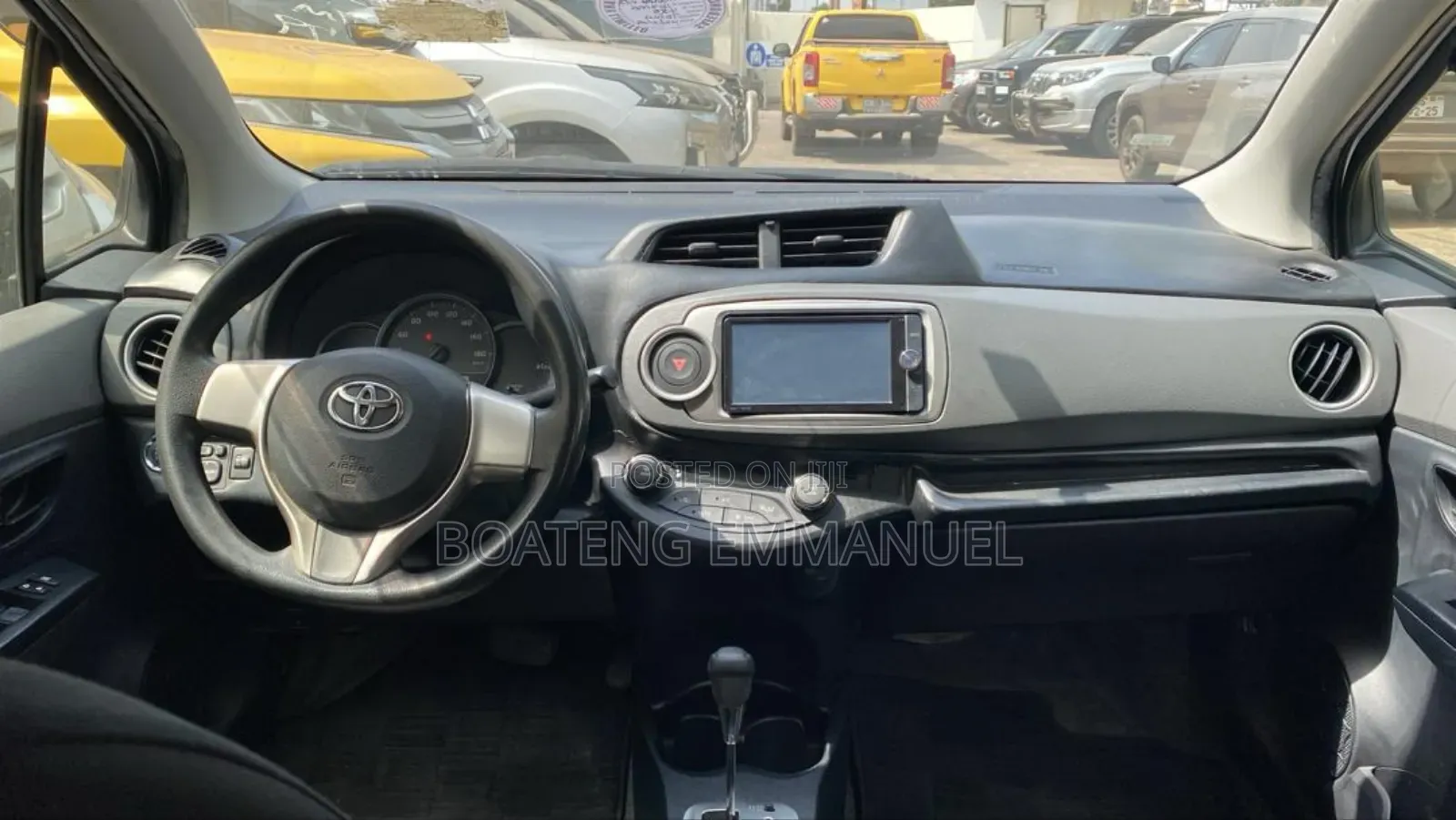 Toyota Vitz 2012 Silver