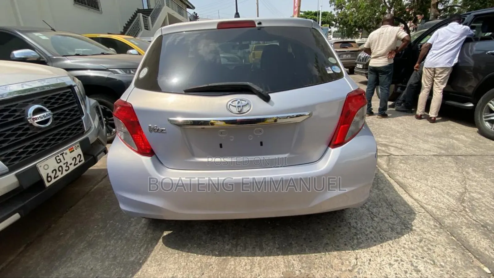 Toyota Vitz 2012 Silver