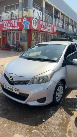 Toyota Vitz 2012 Silver