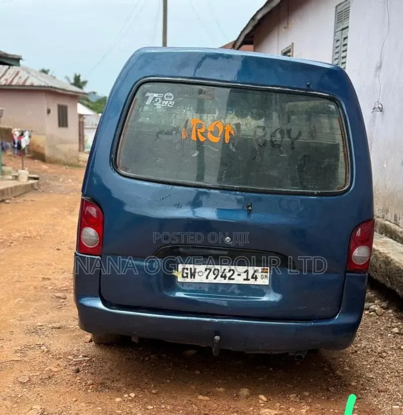 Hyundai H-100 2004 Blue