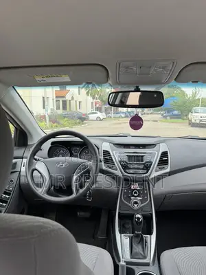 Hyundai Elantra SE Sedan FWD (1.8L 4cyl 6M) 2016 Silver