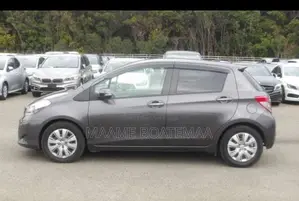 Toyota Vitz 1.3 FWD 5dr 2012 Gray