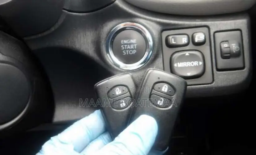 Toyota Vitz 1.3 FWD 5dr 2012 Gray