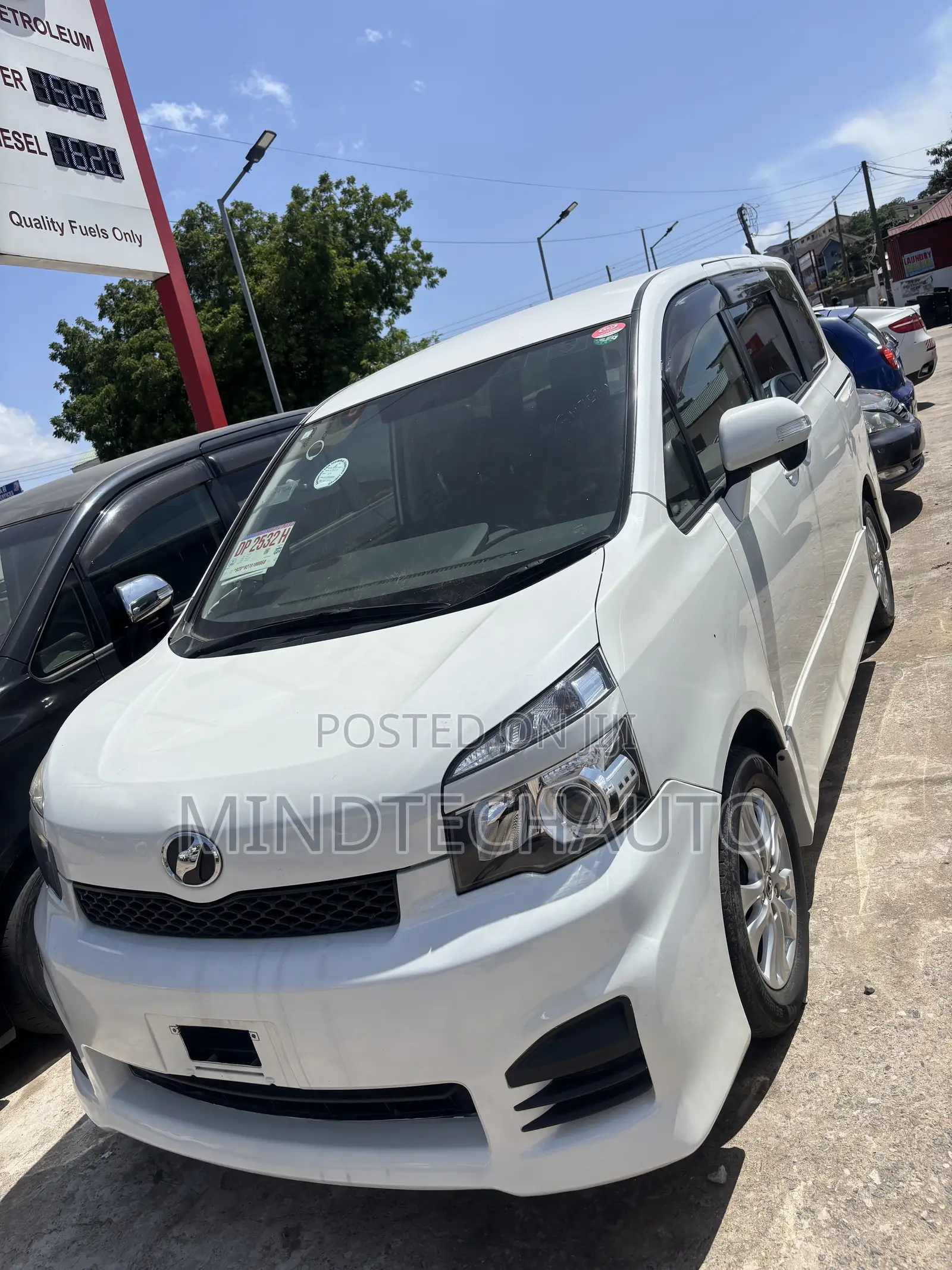 Toyota Voxy 2013 White