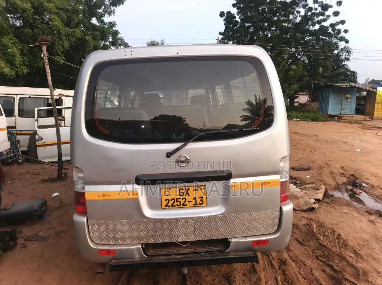 Nissan Caravan (Urvan) 2012 Silver