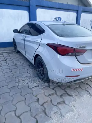 Hyundai Elantra SE 4dr Sedan (1.8L 4cyl 6A) 2014