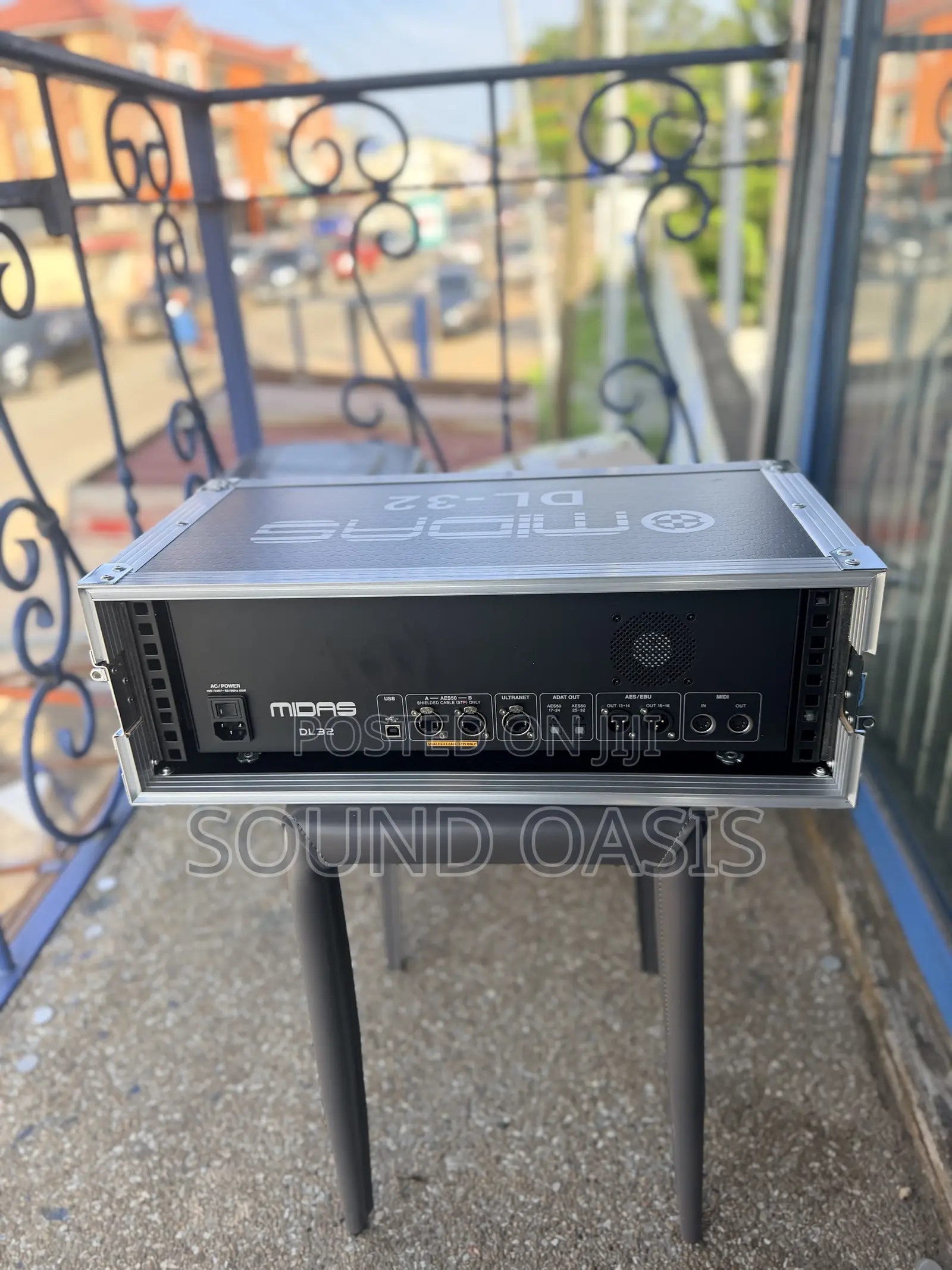 Midas Dl32 32-Input/16-Output Stage Box Plus a Protective Flight Case