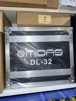 Midas Dl32 32-Input/16-Output Stage Box Plus a Protective Flight Case