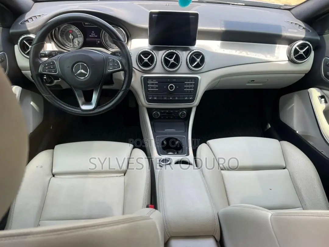 Mercedes-Benz GLA 250 2018 Blue