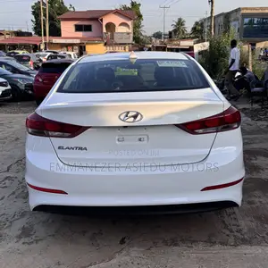 Hyundai Elantra SE 2018 White