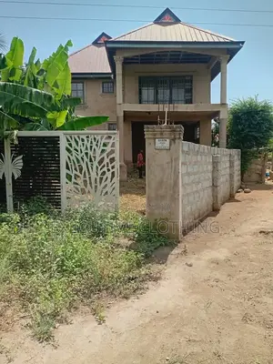 8bdrm House in Gomoa East for sale