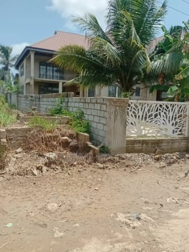 8bdrm House in Gomoa East for sale