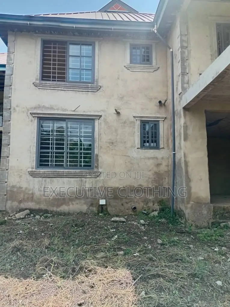 8bdrm House in Gomoa East for sale