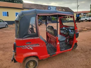 TVS HLX Plus ES 2025 Red