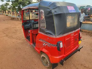 TVS HLX Plus ES 2025 Red
