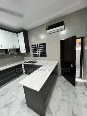 5bdrm Townhouse/Terrace in Achimota Mill 7, Mile 7 for sale