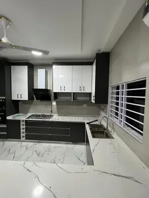 5bdrm Townhouse/Terrace in Achimota Mill 7, Mile 7 for sale