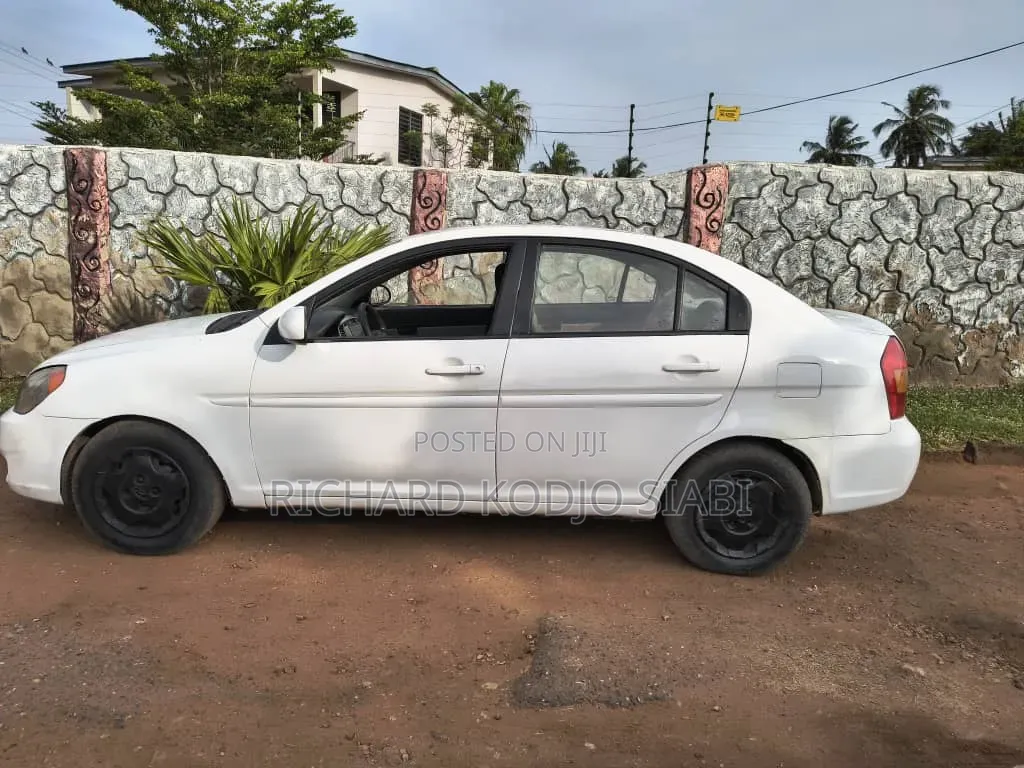 Hyundai Accent 2010 White