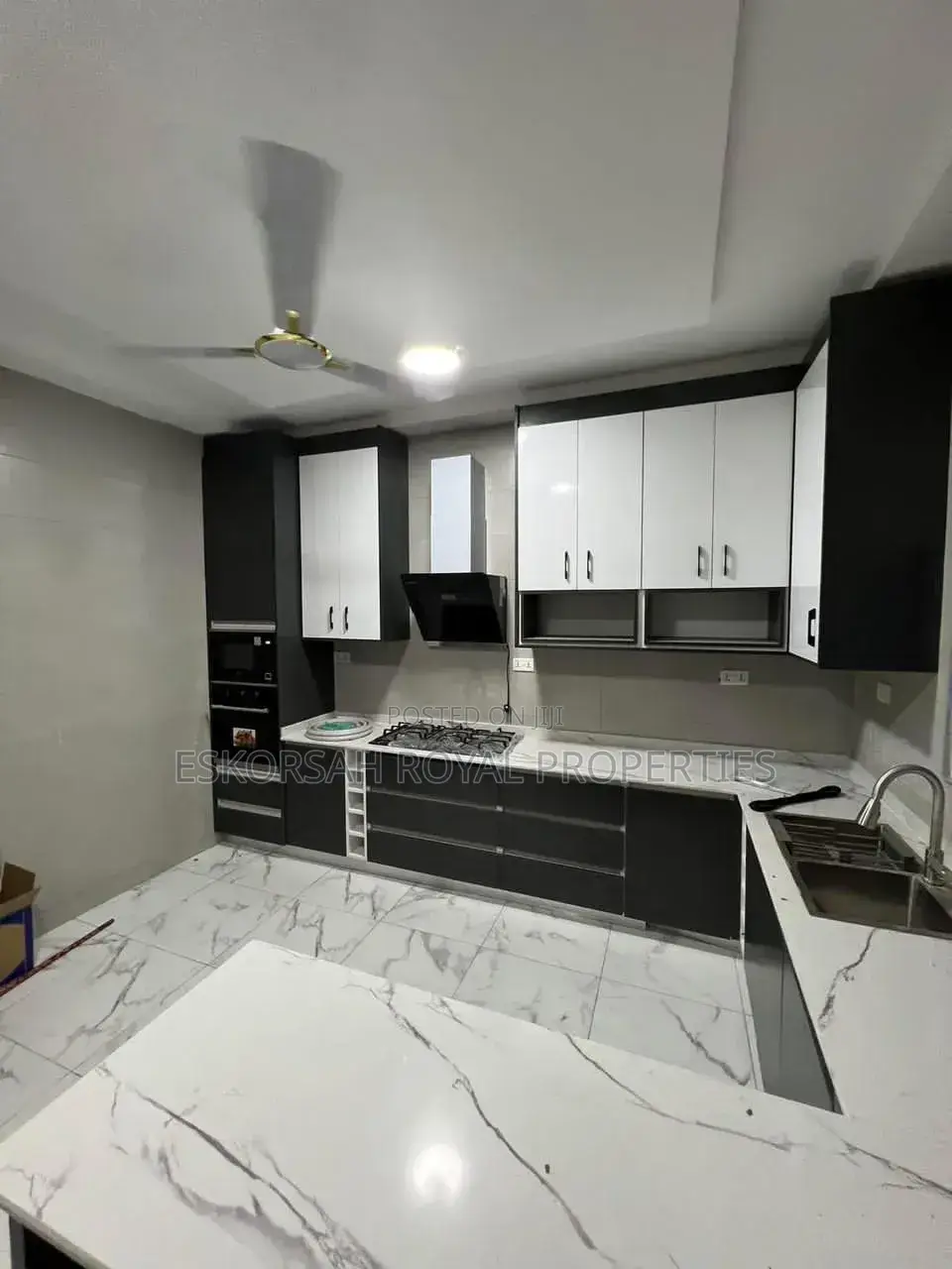 5bdrm Townhouse/Terrace in Achimota Mill 7, Mile 7 for sale