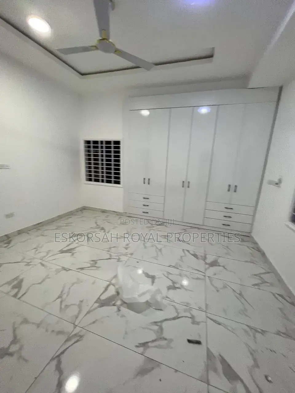 5bdrm Townhouse/Terrace in Achimota Mill 7, Mile 7 for sale