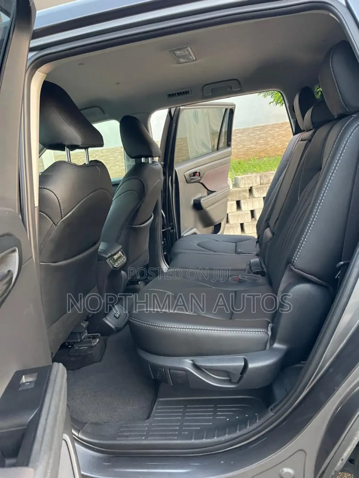 Toyota Highlander LE FWD 2023 Gray