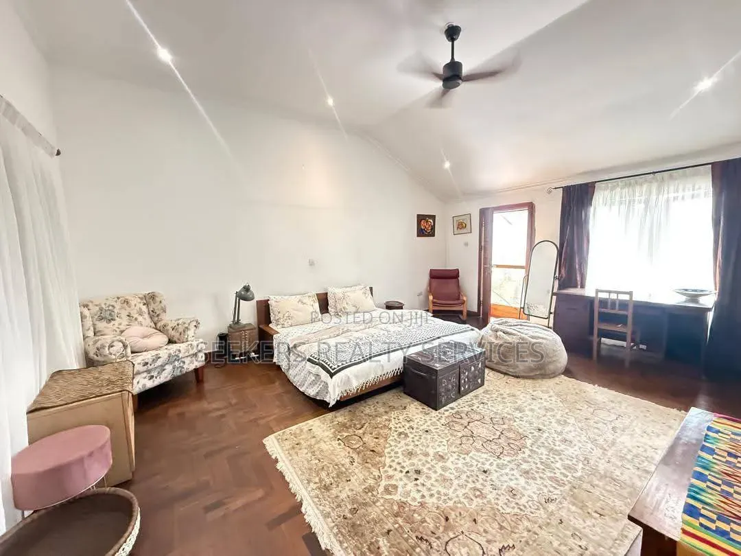 Furnished 3bdrm House in Seekers Realty, Coffee Shop Area for rent