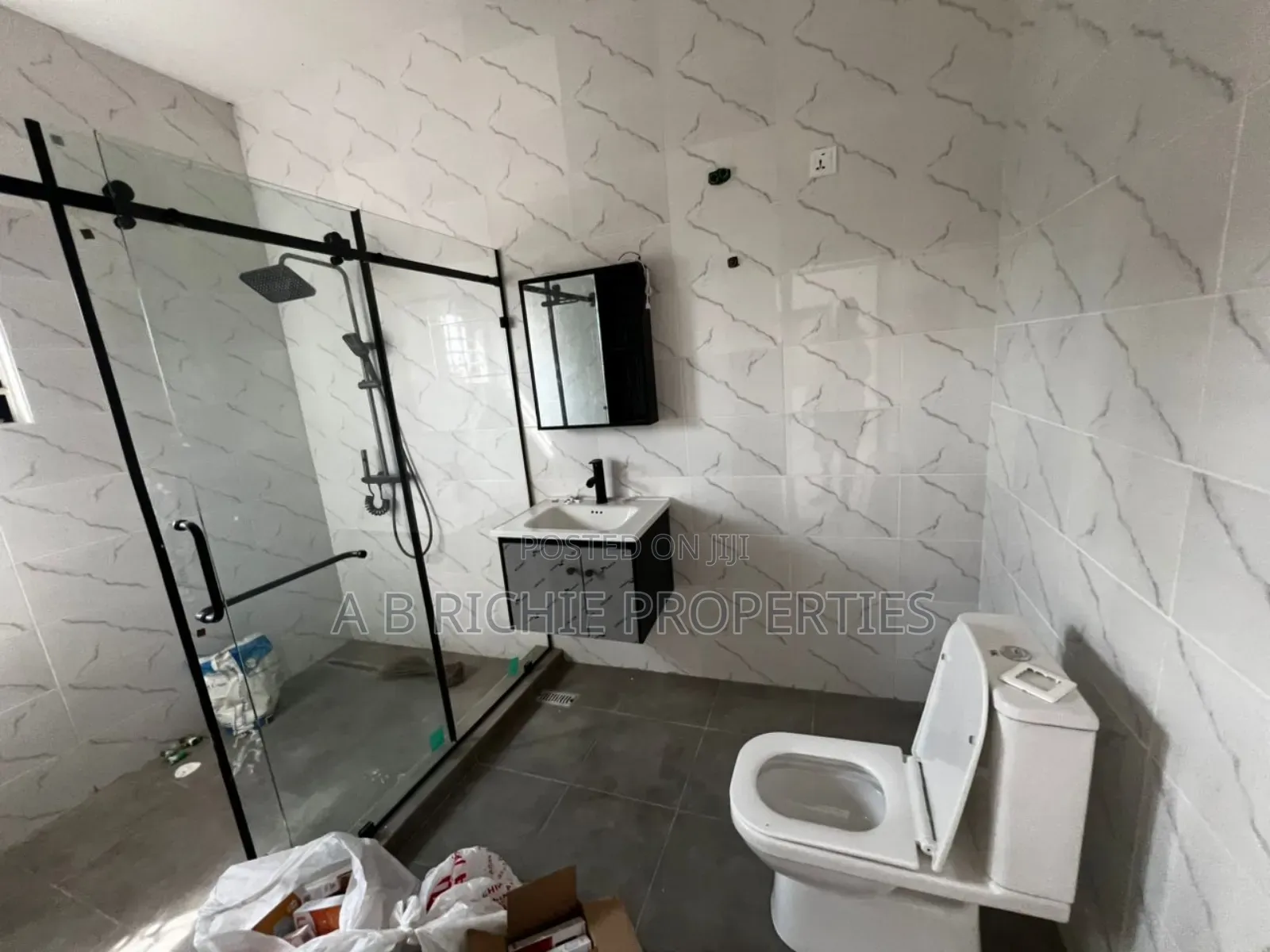3bdrm Bungalow in Ab Richie Properties, Baatsona Total for sale