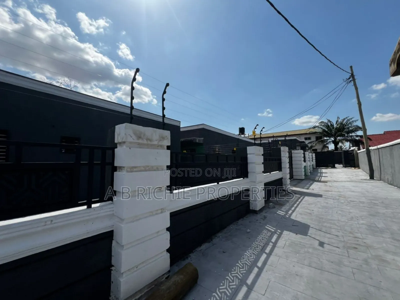 3bdrm Bungalow in Ab Richie Properties, Baatsona Total for sale