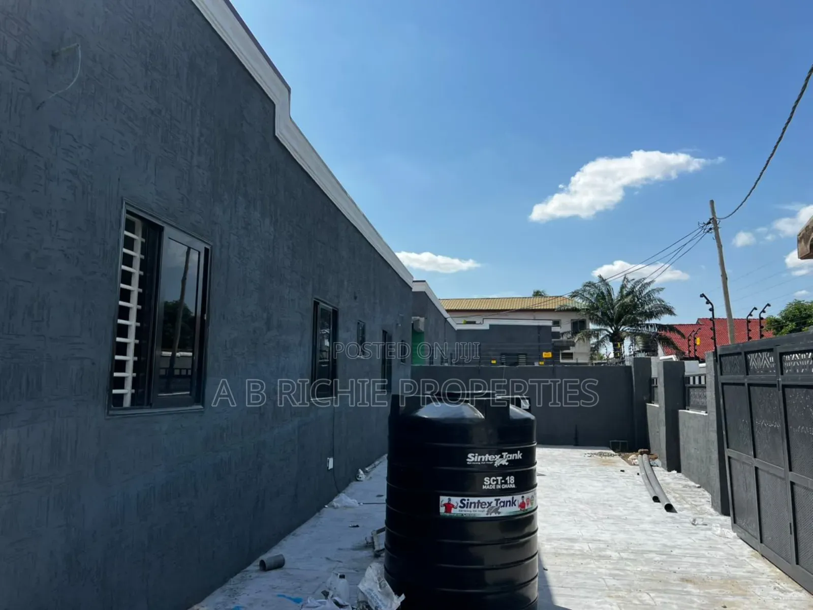 3bdrm Bungalow in Ab Richie Properties, Baatsona Total for sale