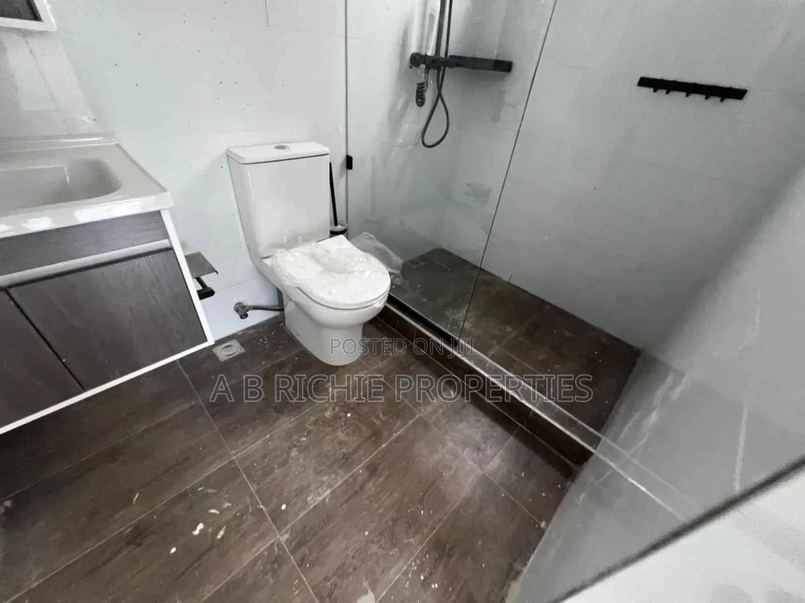 3bdrm House in Ab Richie Properties, Baatsona Total for sale