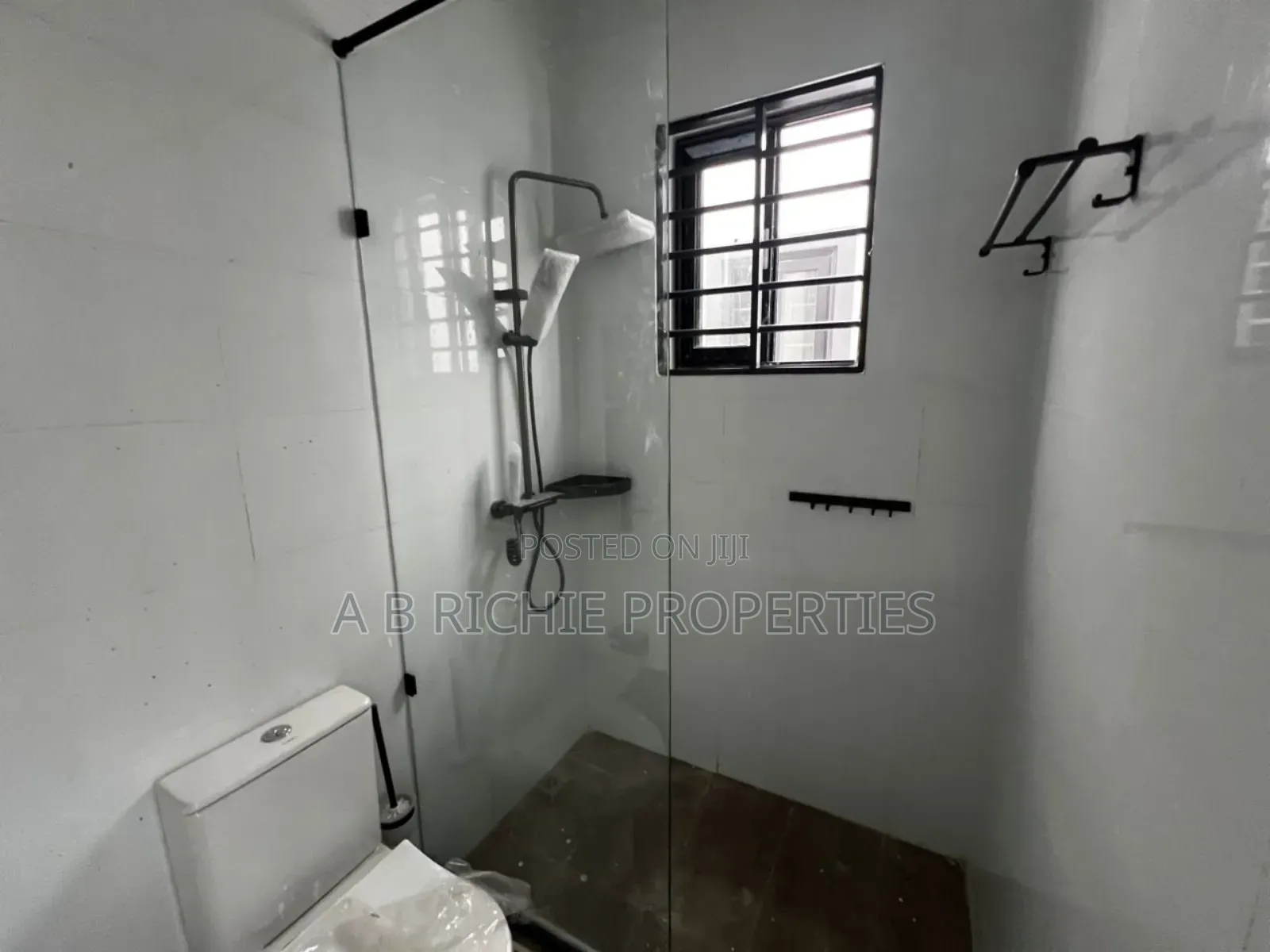 3bdrm House in Ab Richie Properties, Baatsona Total for sale