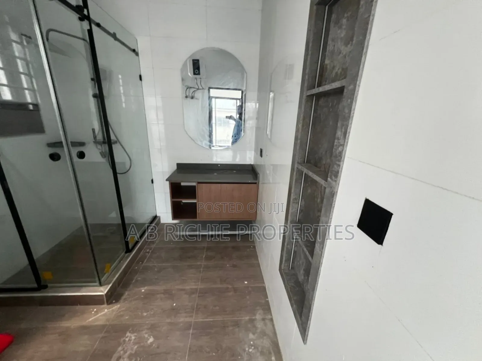 3bdrm House in Ab Richie Properties, Baatsona Total for sale