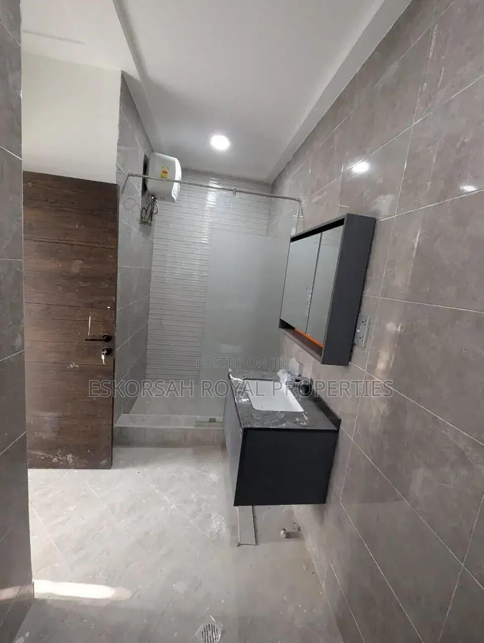 3bdrm House in Achimota Mill, Unity Closed for sale